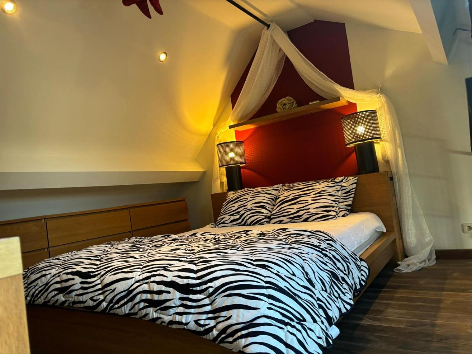 Apartmán Wellness Loft With Sauna, Jacuzzi, Roof Terrace & Amazing View Antverpy Exteriér fotografie